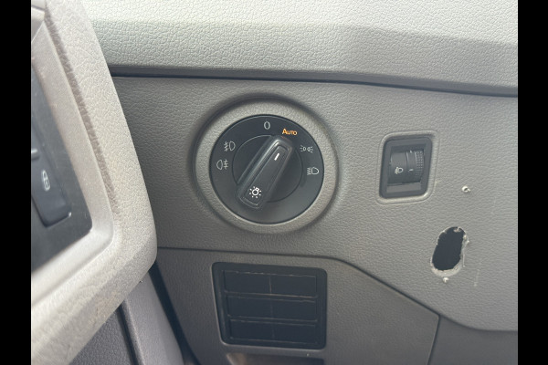 Volkswagen Crafter 3.140 2.0 TDI Automaat Open Laadbak Kist Dubbele cabine 6-persoons Airco Trekhaak Navigatie Carplay Pritische Pickup Open Box