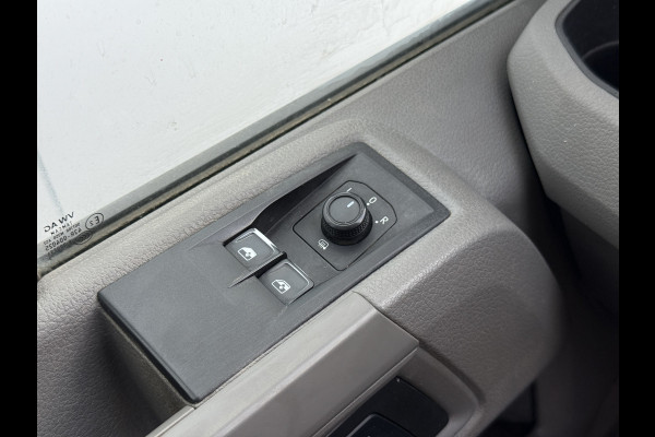 Volkswagen Crafter 3.140 2.0 TDI Automaat Open Laadbak Kist Dubbele cabine 6-persoons Airco Trekhaak Navigatie Carplay Pritische Pickup Open Box