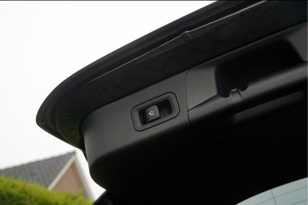 Mercedes-Benz B-Klasse B 250 e AMG Line Facelift Night | Distronic Trekhaak Multibeam