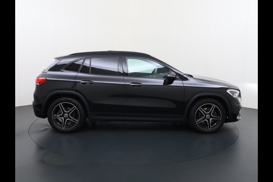 Mercedes-Benz GLA 180 AMG line | Pano Memory Multibeam Keyless
