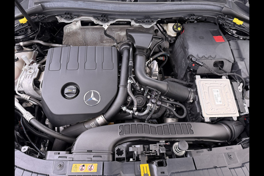 Mercedes-Benz GLA 180 AMG line | Pano Memory Multibeam Keyless