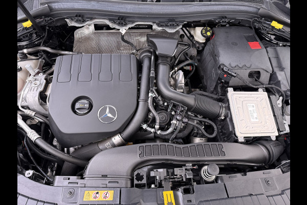 Mercedes-Benz GLA 180 AMG line | Pano Memory Multibeam Keyless
