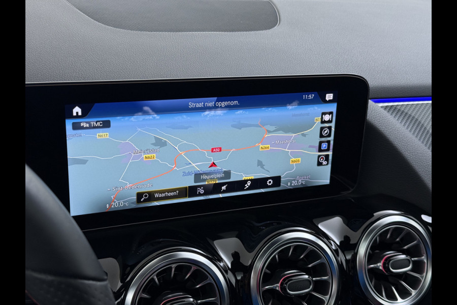 Mercedes-Benz GLA 180 AMG line | Pano Memory Multibeam Keyless