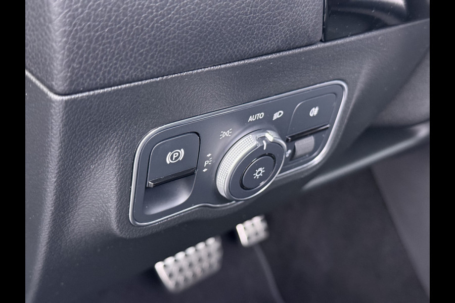 Mercedes-Benz GLA 180 AMG line | Pano Memory Multibeam Keyless