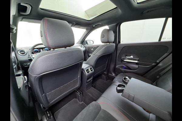 Mercedes-Benz GLA 180 AMG line | Pano Memory Multibeam Keyless