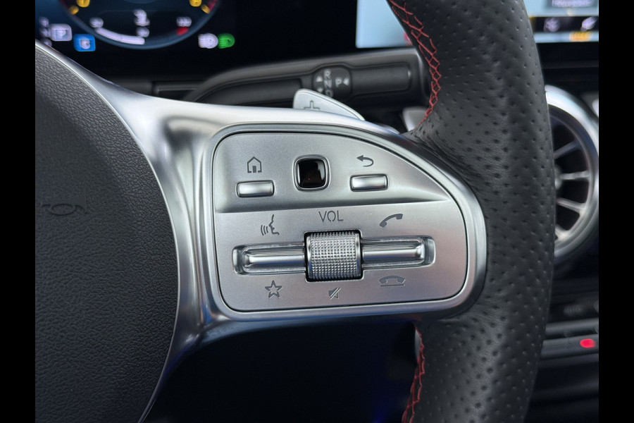 Mercedes-Benz GLA 180 AMG line | Pano Memory Multibeam Keyless