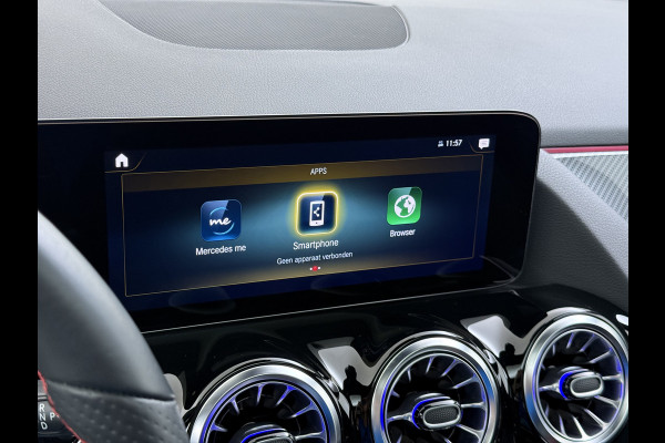 Mercedes-Benz GLA 180 AMG line | Pano Memory Multibeam Keyless