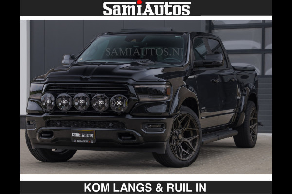 Dodge Ram BLACK OPS | 5.7 V8 HEMI | WIDEBODY HULK | OPEN UITLAAT KLEP | ZEER DIK | DUBBELE CABINE | DC | 5 PERSOONS | GRIJS KENETEKEN | EXTRA BREDE WIELEN IN HET BRONS | MEGA DIK | 3500KG TREKVERMOGEN |