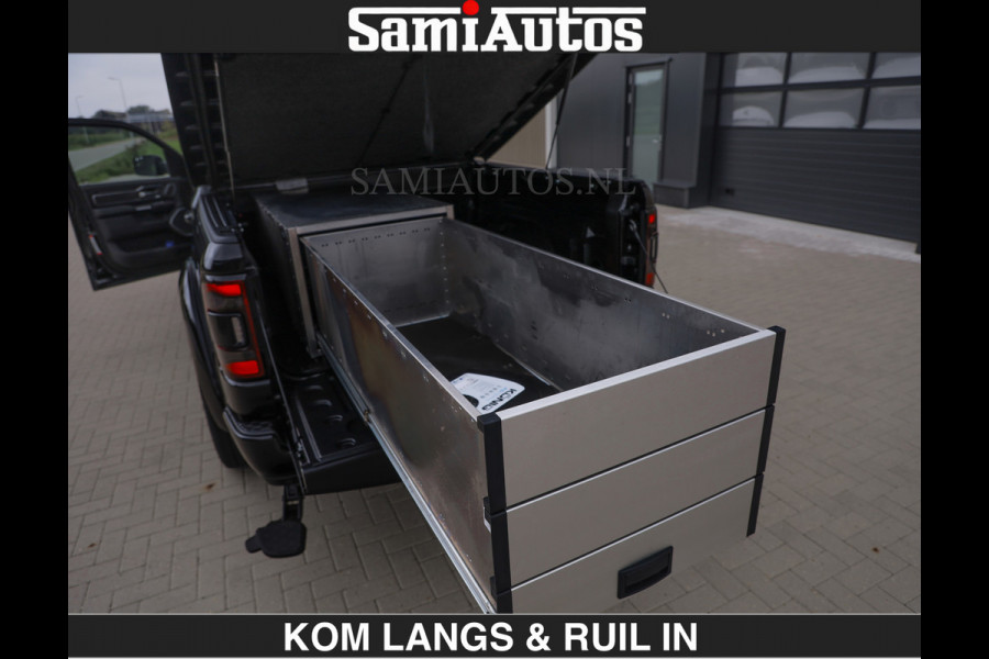 Dodge Ram BLACK OPS | 5.7 V8 HEMI | WIDEBODY HULK | OPEN UITLAAT KLEP | ZEER DIK | DUBBELE CABINE | DC | 5 PERSOONS | GRIJS KENETEKEN | EXTRA BREDE WIELEN IN HET BRONS | MEGA DIK | 3500KG TREKVERMOGEN |