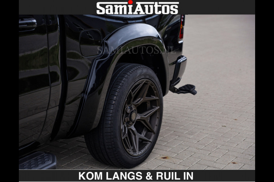 Dodge Ram BLACK OPS | 5.7 V8 HEMI | WIDEBODY HULK | OPEN UITLAAT KLEP | ZEER DIK | DUBBELE CABINE | DC | 5 PERSOONS | GRIJS KENETEKEN | EXTRA BREDE WIELEN IN HET BRONS | MEGA DIK | 3500KG TREKVERMOGEN |