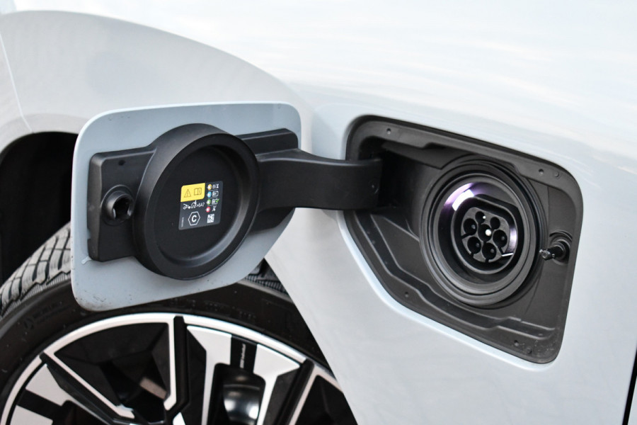 BMW X3 30e xDrive M-Sport Pano Trekhaak ACC H/K HUD 360 E-zetels