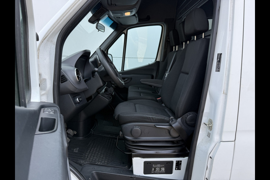 Mercedes-Benz Sprinter 319 3.0 V6 L2H2 10-Inch MBUX Navigatie Climate Control Cruise Control 3,5 Trekhaak Oprijplaat