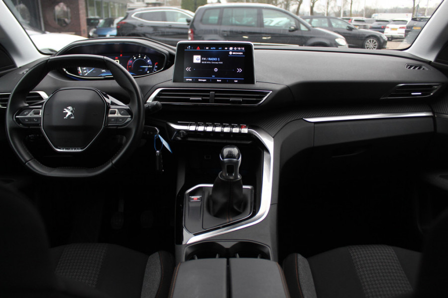 Peugeot 3008 1.2 PureTech Allure / Trekhaak / CarPlay / Parkeerhulp V+A / 17'' / Cruise Control