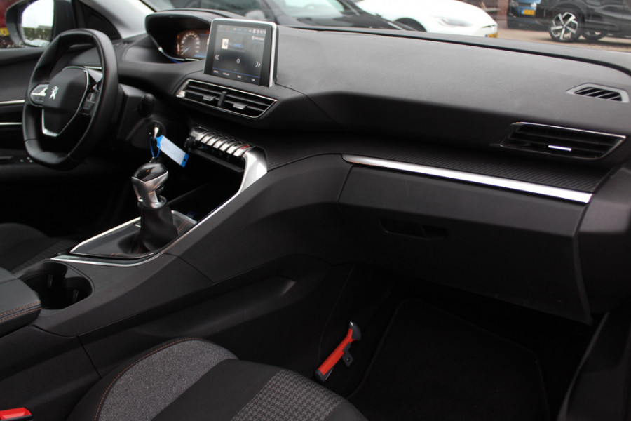 Peugeot 3008 1.2 PureTech Allure / Trekhaak / CarPlay / Parkeerhulp V+A / 17'' / Cruise Control