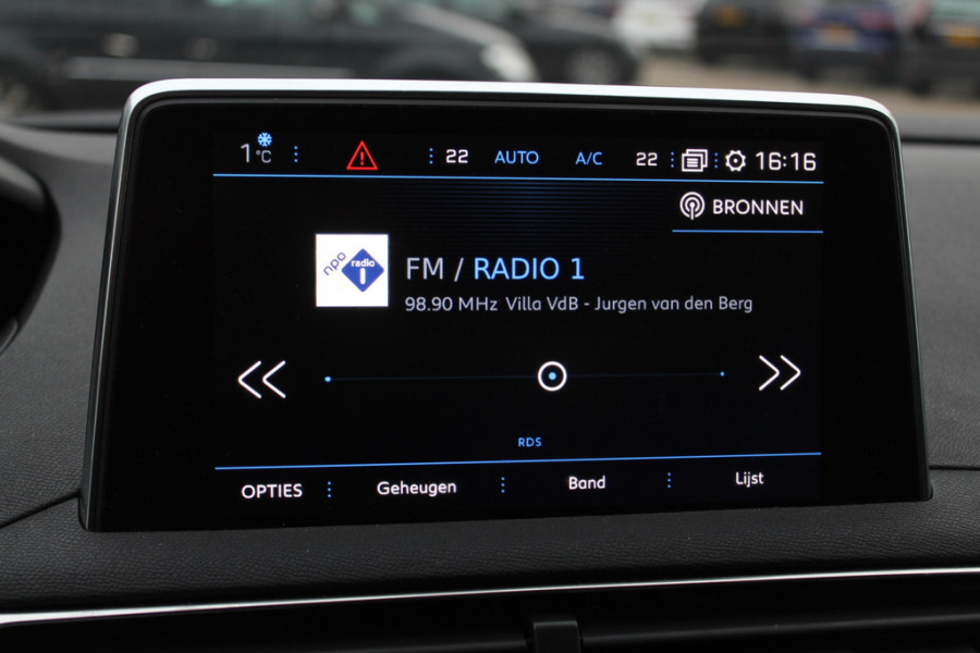 Peugeot 3008 1.2 PureTech Allure / Trekhaak / CarPlay / Parkeerhulp V+A / 17'' / Cruise Control