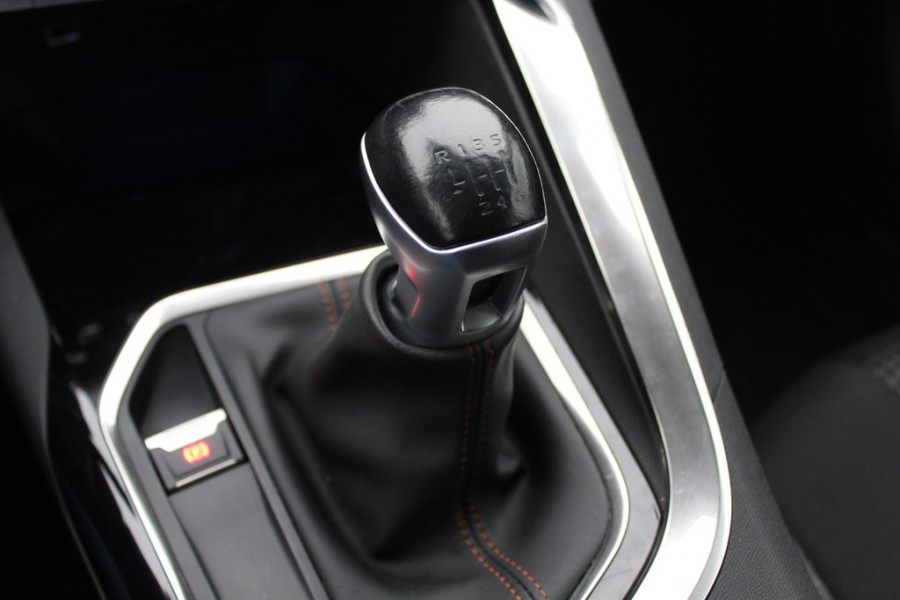 Peugeot 3008 1.2 PureTech Allure / Trekhaak / CarPlay / Parkeerhulp V+A / 17'' / Cruise Control