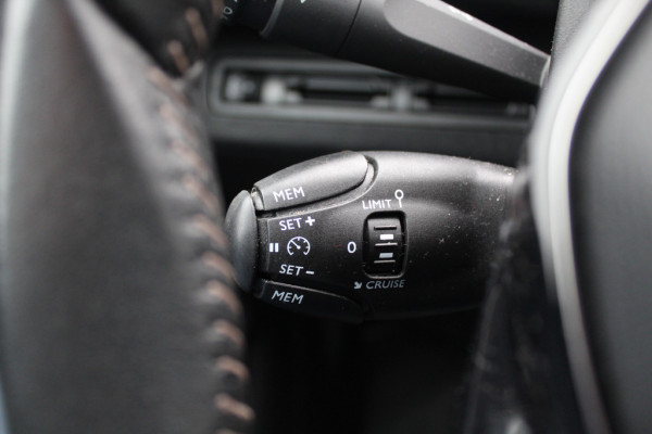 Peugeot 3008 1.2 PureTech Allure / Trekhaak / CarPlay / Parkeerhulp V+A / 17'' / Cruise Control