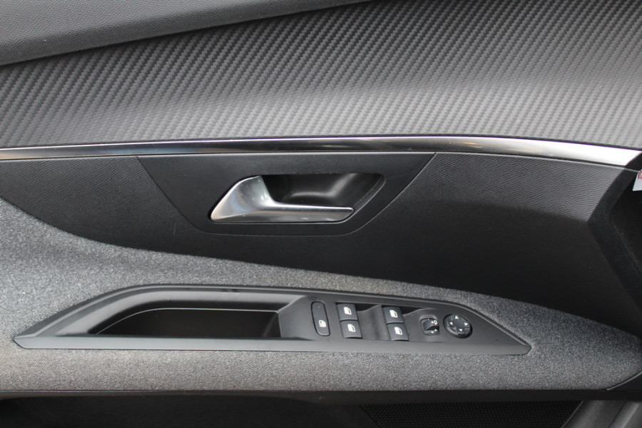 Peugeot 3008 1.2 PureTech Allure / Trekhaak / CarPlay / Parkeerhulp V+A / 17'' / Cruise Control