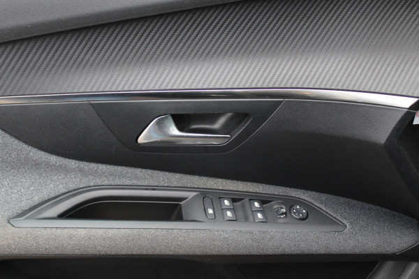 Peugeot 3008 1.2 PureTech Allure / Trekhaak / CarPlay / Parkeerhulp V+A / 17'' / Cruise Control