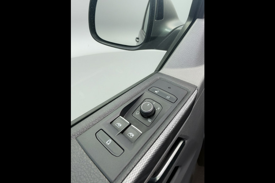 Volkswagen Transporter 2.0 TDI L2H1 30 DC Caravelle Virtual, Adaptieve Cruise, Camera, 2 x Electrische deur, 199pk, LED, Leder, Clima, Stoelverwarming, Carplay, Automaat, Uniek!