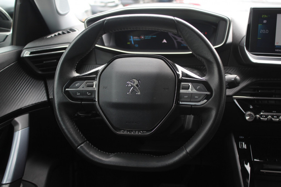Peugeot e-2008 EV Allure Pack 50 kWh / SoH 91 % / Camera / Keyless / CarPlay / Half Leder / 17'' / Stoelverwarming / DAB / Cruise Control