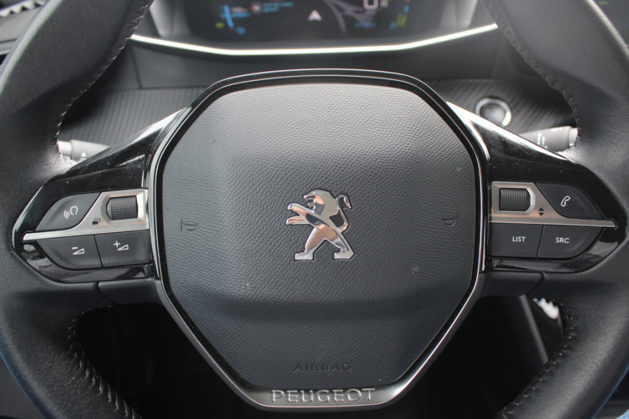 Peugeot e-2008 EV Allure Pack 50 kWh / SoH 91 % / Camera / Keyless / CarPlay / Half Leder / 17'' / Stoelverwarming / DAB / Cruise Control