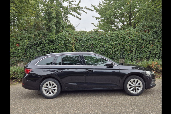 Škoda Octavia Combi e-TSI Business Edition Automaat CarPlay ACC Adaptieve Cruise LED LM Velgen NAP 1.0 e-TSI Business Edition