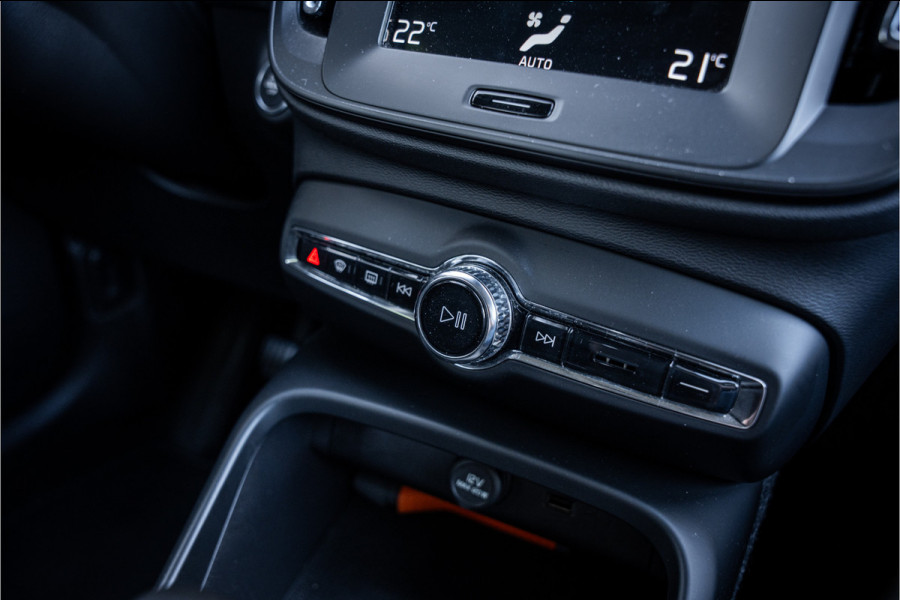 Volvo XC40 1.5 T3 ** Navigatie ** Carplay ** Camera ** Dealeronderhouden!! NAP!!
