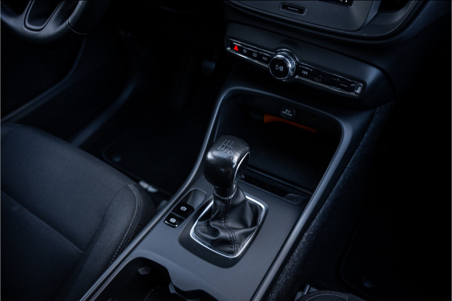 Volvo XC40 1.5 T3 ** Navigatie ** Carplay ** Camera ** Dealeronderhouden!! NAP!!