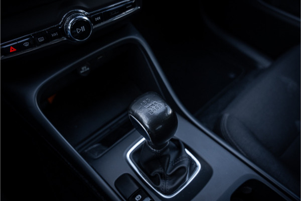 Volvo XC40 1.5 T3 ** Navigatie ** Carplay ** Camera ** Dealeronderhouden!! NAP!!