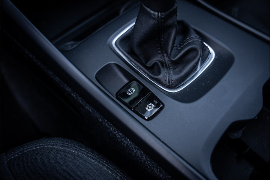 Volvo XC40 1.5 T3 ** Navigatie ** Carplay ** Camera ** Dealeronderhouden!! NAP!!