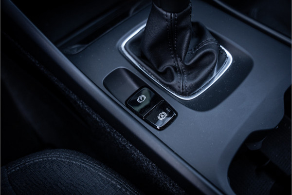 Volvo XC40 1.5 T3 ** Navigatie ** Carplay ** Camera ** Dealeronderhouden!! NAP!!
