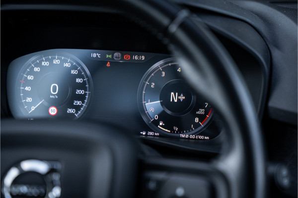 Volvo XC40 1.5 T3 ** Navigatie ** Carplay ** Camera ** Dealeronderhouden!! NAP!!