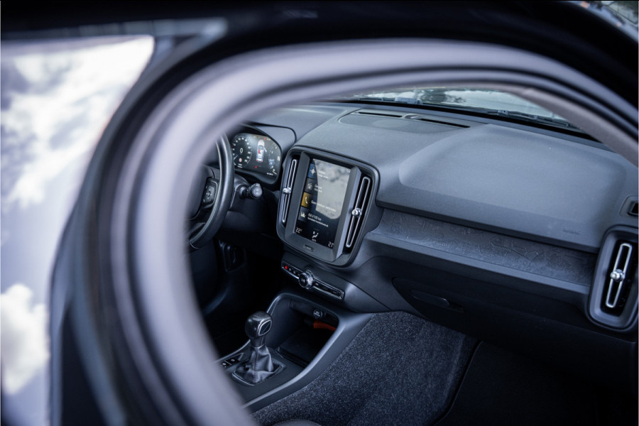 Volvo XC40 1.5 T3 ** Navigatie ** Carplay ** Camera ** Dealeronderhouden!! NAP!!