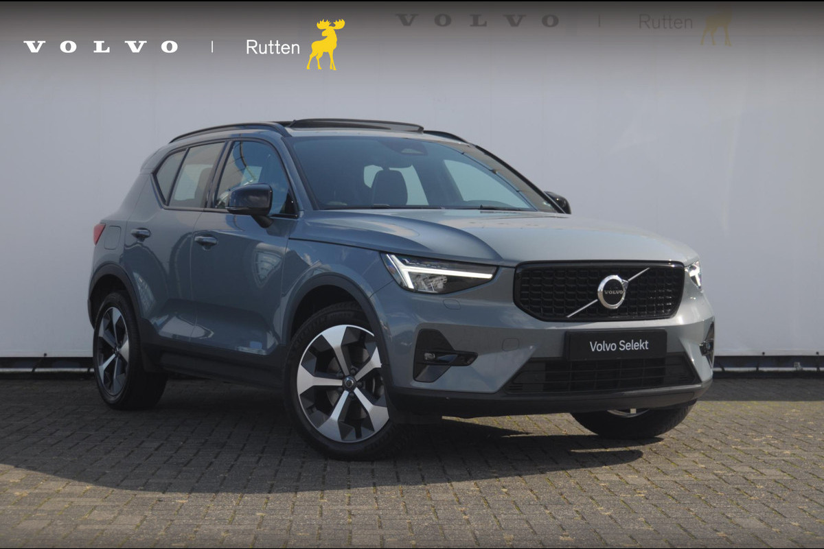 Volvo XC40 B3 177PK Automaat Plus Dark / Panoramadak / Elektrische stoelen / Harman Kardon audio / BLIS / Adaptieve cruise control / Parkeersensoren met camera / Elektrische achterklep / Stoel - en stuurwielverwarming