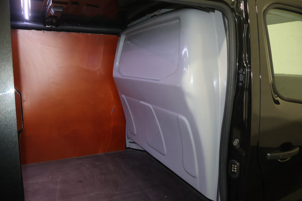 Renault Trafic 2.0 dCi 170pk L2 H1 Automaat Black Edition