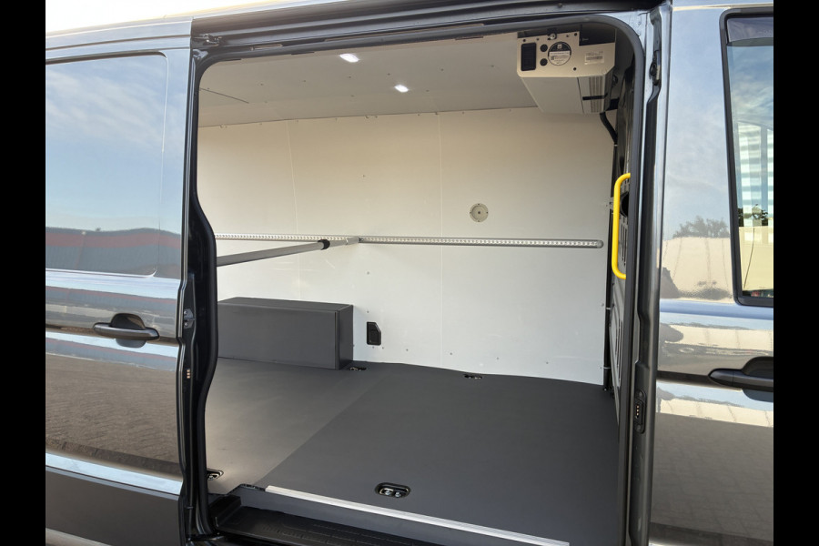Volkswagen Crafter 177PK L3H2 • Indium Grey • Black Styling Package • FULL OPTION