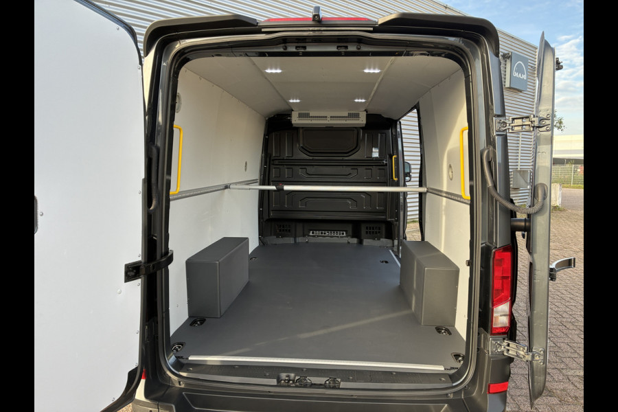 Volkswagen Crafter 177PK L3H2 • Indium Grey • Black Styling Package • FULL OPTION