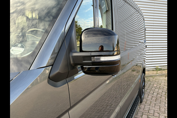 Volkswagen Crafter 177PK L3H2 • Indium Grey • Black Styling Package • FULL OPTION