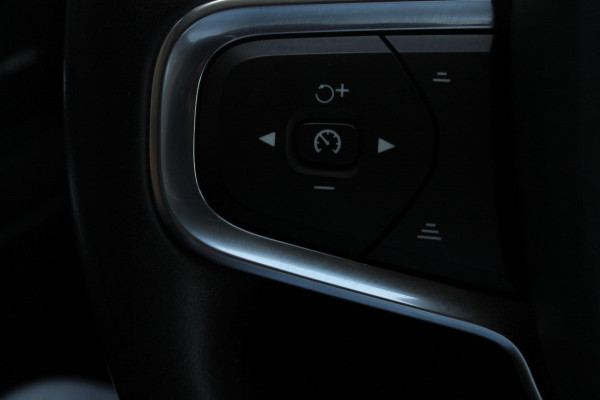 Volvo XC40 T4 190PK Automaat Momentum Pro Navigatie / Apple Carplay / Semi elektrisch wegklapbare trekhaak / Lederen bekleding