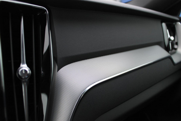 Volvo XC60 T6 Recharge AWD Long Range 350PK Dark Google Infotainment / Elektrisch schuif-kanteldak / 22" lichtmetalen velgen / Stoelventilatie-verwarming voor / Stuurwielverwarming