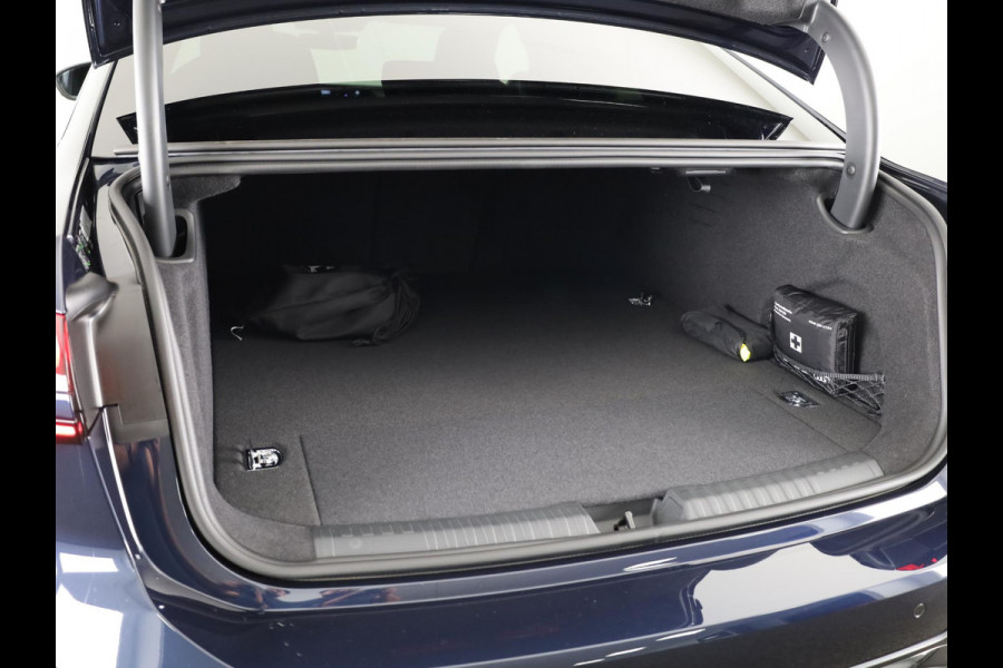 Audi A6 Limousine S edition e-hybrid 299 pk | Tech plus | Premium pakket | Exterieurpakket zwart | Achterklep elektrisch openend en sluitend |