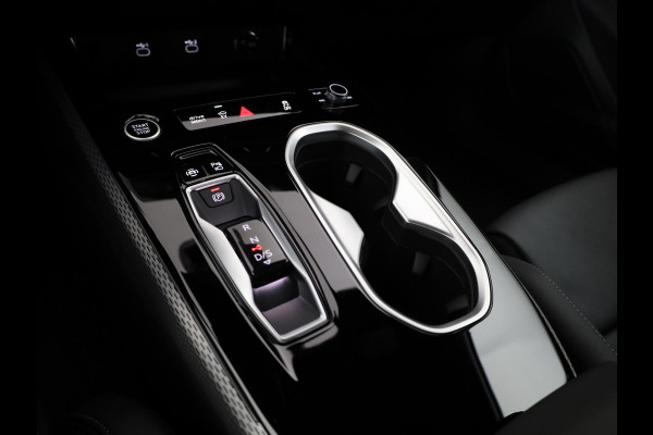 Audi A6 Limousine S edition e-hybrid 299 pk | Tech plus | Premium pakket | Exterieurpakket zwart | Achterklep elektrisch openend en sluitend |