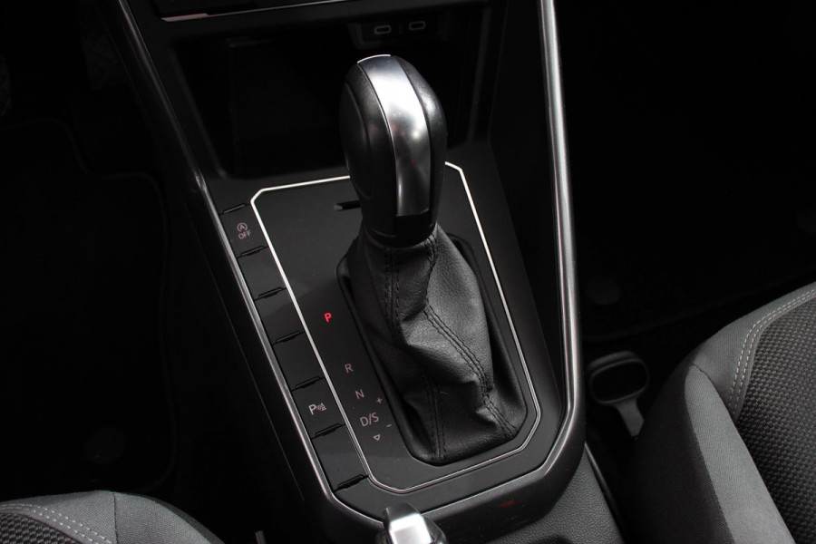 Volkswagen Polo 1.0 TSI 110 pk DSG Highline Navigatie Apple Carplay/Android Auto Adaptieve Cruise Control Parkeersensoren Stoelverwarming Privacy Glass Climatronic