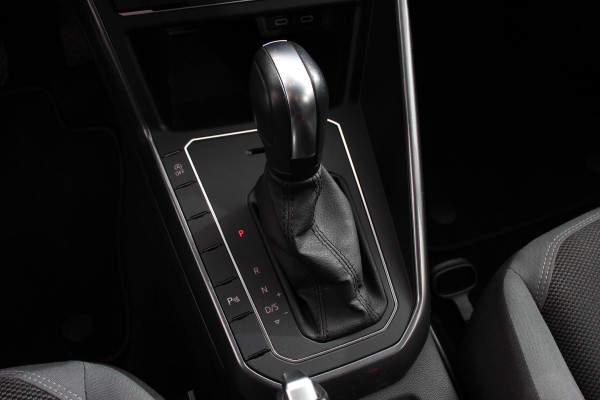 Volkswagen Polo 1.0 TSI 110 pk DSG Highline Navigatie Apple Carplay/Android Auto Adaptieve Cruise Control Parkeersensoren Stoelverwarming Privacy Glass Climatronic