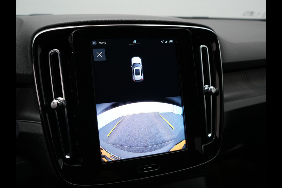 Volvo XC40 Recharge P8 AWD Twin Ultimate 408pk Dealer O.H | Trekhaak Af Fabriek | Adaptive Cruise | Camera | Warmtepomp | Alcantara Sportstoelen Verwarmd | Keyless | Apple Carplay | Pilot Assist | BLIS | Navigatie | Virtual | DAB | 20"L.M |