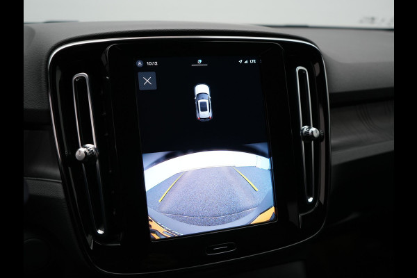 Volvo XC40 Recharge P8 AWD Twin Ultimate 408pk Dealer O.H | Trekhaak Af Fabriek | Adaptive Cruise | Camera | Warmtepomp | Alcantara Sportstoelen Verwarmd | Keyless | Apple Carplay | Pilot Assist | BLIS | Navigatie | Virtual | DAB | 20"L.M |