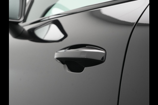 Volvo XC40 Recharge P8 AWD Twin Ultimate 408pk Dealer O.H | Trekhaak Af Fabriek | Adaptive Cruise | Camera | Warmtepomp | Alcantara Sportstoelen Verwarmd | Keyless | Apple Carplay | Pilot Assist | BLIS | Navigatie | Virtual | DAB | 20"L.M |