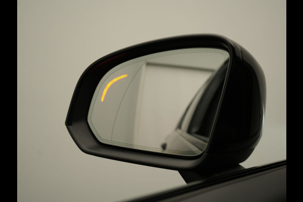 Volvo XC40 Recharge P8 AWD Twin Ultimate 408pk Dealer O.H | Trekhaak Af Fabriek | Adaptive Cruise | Camera | Warmtepomp | Alcantara Sportstoelen Verwarmd | Keyless | Apple Carplay | Pilot Assist | BLIS | Navigatie | Virtual | DAB | 20"L.M |