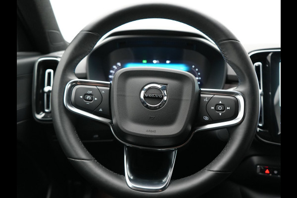 Volvo XC40 Recharge P8 AWD Twin Ultimate 408pk Dealer O.H | Trekhaak Af Fabriek | Adaptive Cruise | Camera | Warmtepomp | Alcantara Sportstoelen Verwarmd | Keyless | Apple Carplay | Pilot Assist | BLIS | Navigatie | Virtual | DAB | 20"L.M |